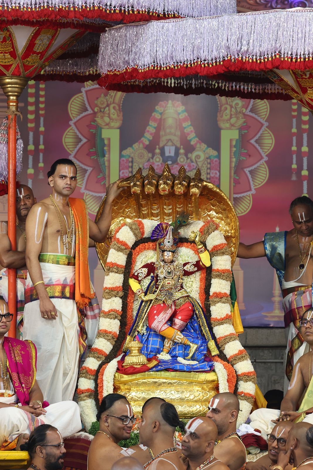 Sri Malayappa Swamy Blesses Devotees on Chinna Sesha and Hamsa Vahanams - Gallery image 1